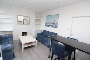 TV - Commuter’s Dream: 5 Mins from Clapham Jct Station (London)