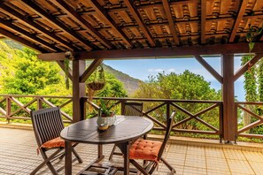 Outdoor dining - Casa Jardim Botanico (With Award Winning Garden) (Madeira)