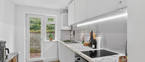 Fridge, microwave, stovetop, toaster