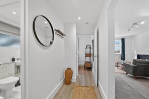 Interior - Madeira 2BR Garden Retreat in Bromley with Street Parking (Greater London)