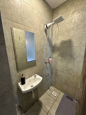 Toallas, jabón, papel higiénico