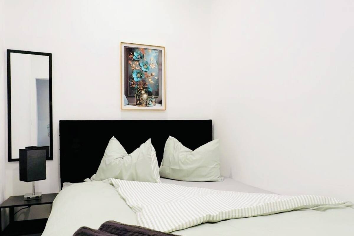 Apartament bàsic | Planxa i posts de planxar