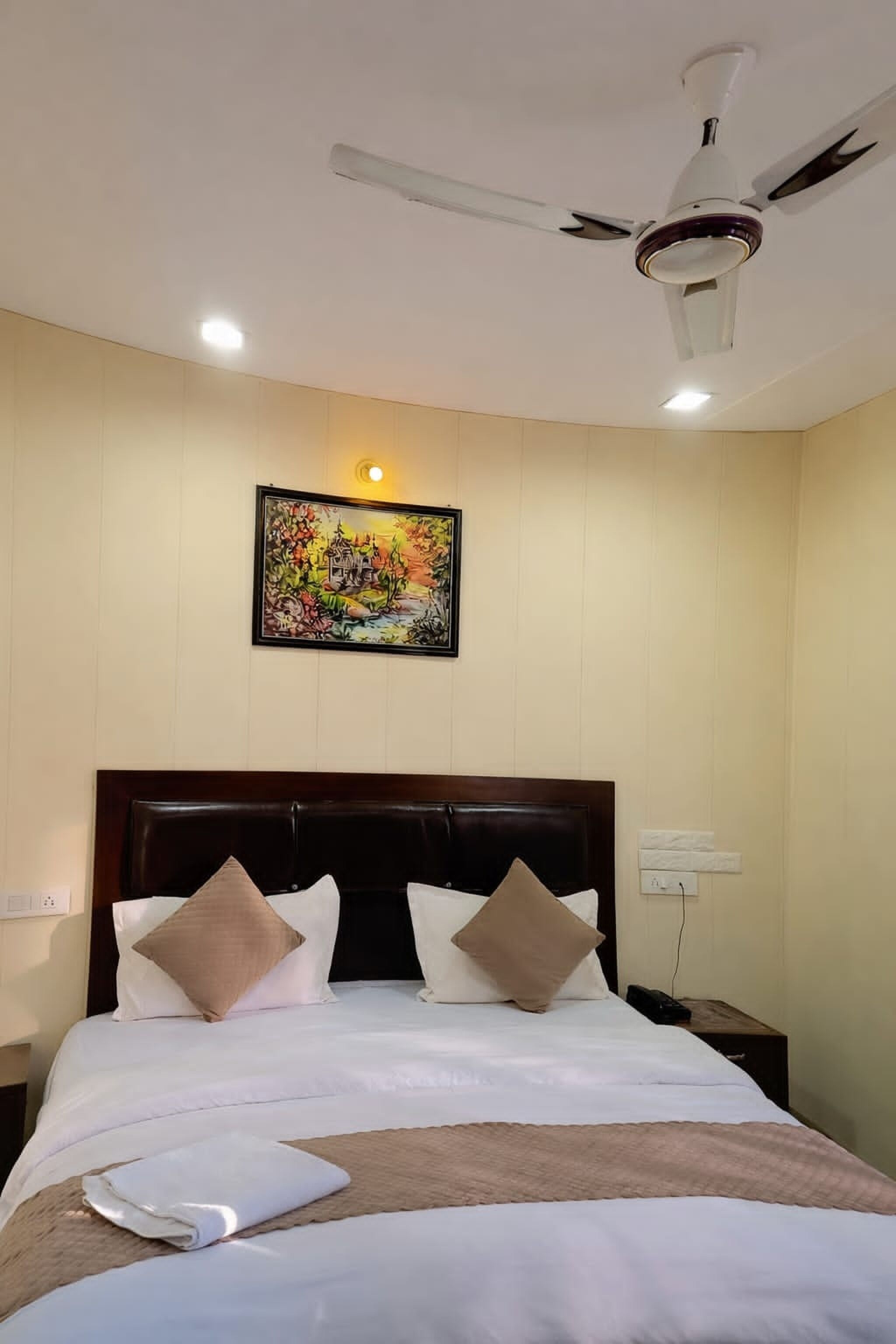 ห้องดีลักซ์ | โต๊ะทำงาน, พื้นที่ทำงานแบบใช้แล็ปท็อป, Wi-Fi ฟรี