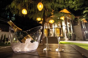 Outdoor dining - The Chestnut Grove (Dalhousie)