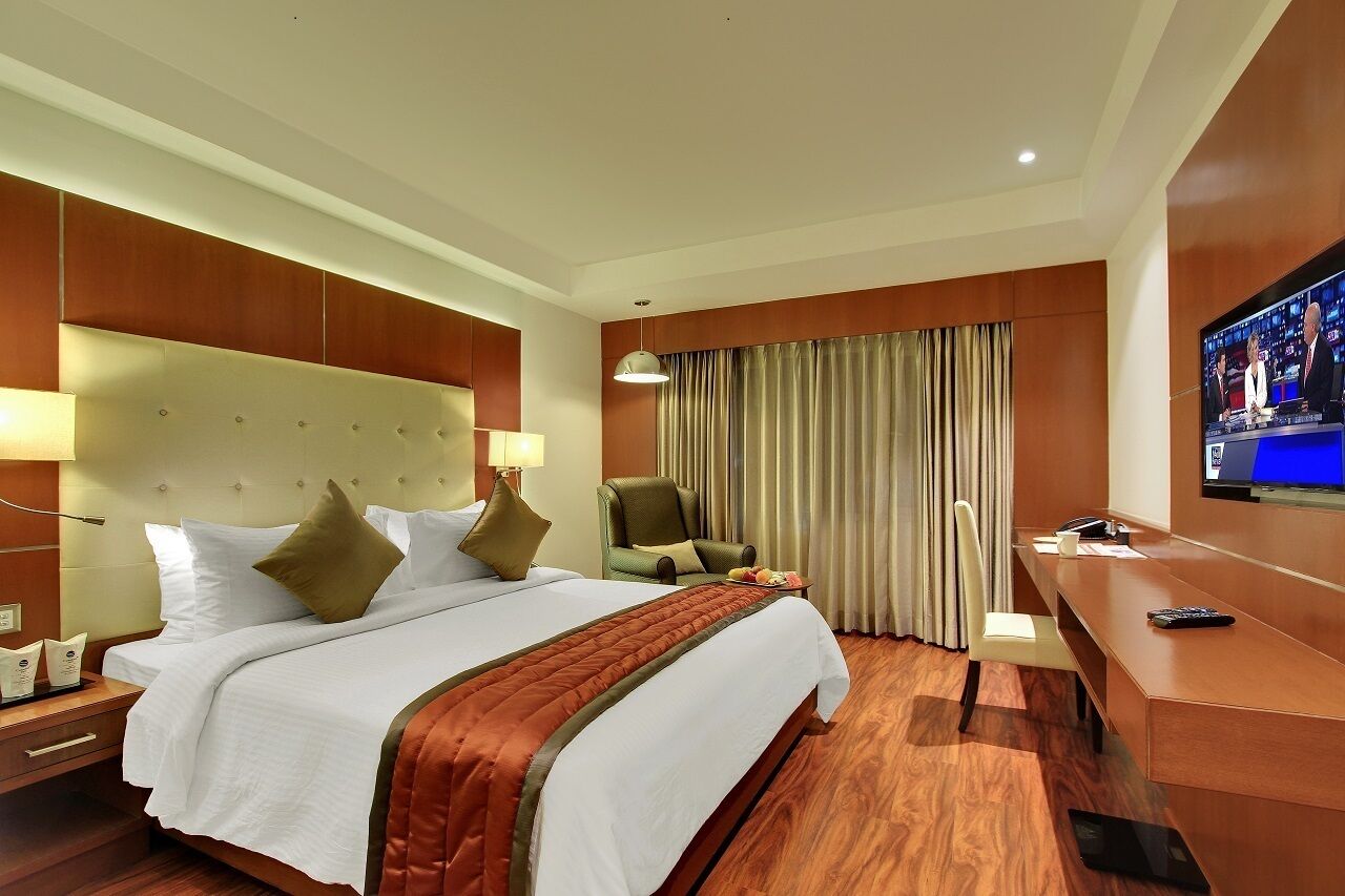 Standard-Doppelzimmer, Stadtblick | Zimmersafe, Schreibtisch, laptopgeeigneter Arbeitsplatz