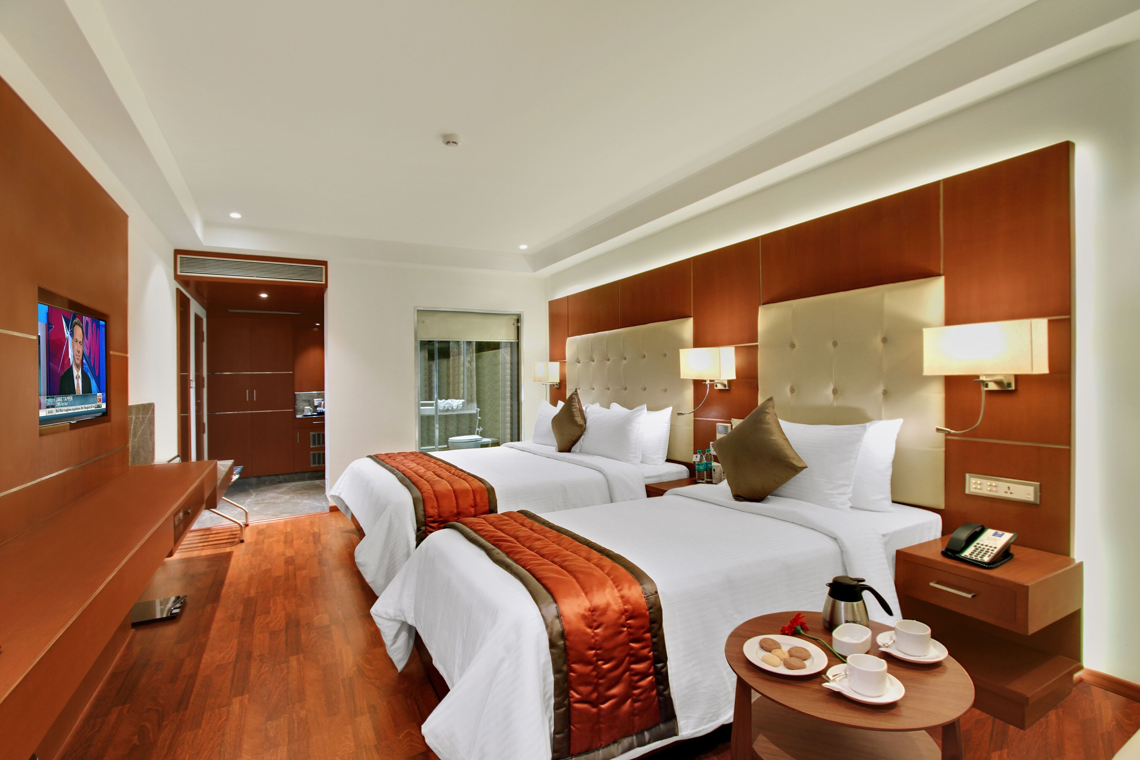 Deluxe-Dreibettzimmer | Zimmersafe, Schreibtisch, laptopgeeigneter Arbeitsplatz