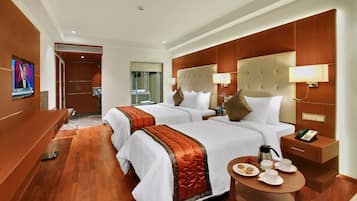 Deluxe Triple Room | In-room safe, desk, laptop workspace, free WiFi