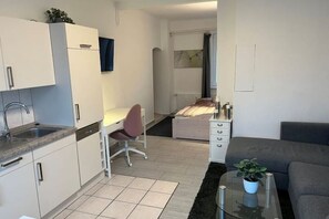 1 dormitori, planxa i posts de planxar, wifi i roba de llit 