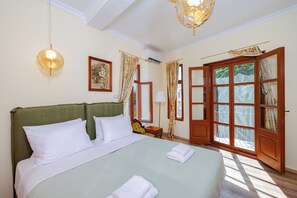 Iron/ironing board, Internet, bed sheets - Kolonaki Corner (Rhodes)