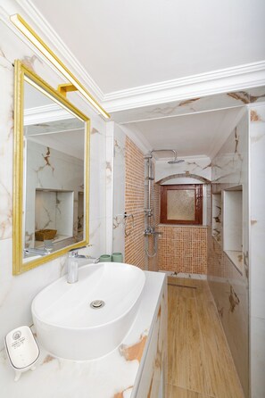 Shower, hair dryer, towels, toilet paper - Kolonaki Corner (Rhodes)