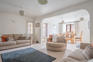 Smart TV, fireplace - Meadow Barn, a spacious cottage for 6 in the Lake District (Duddon Bridge)