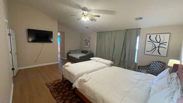 6 bedrooms, desk, iron/ironing board, free WiFi