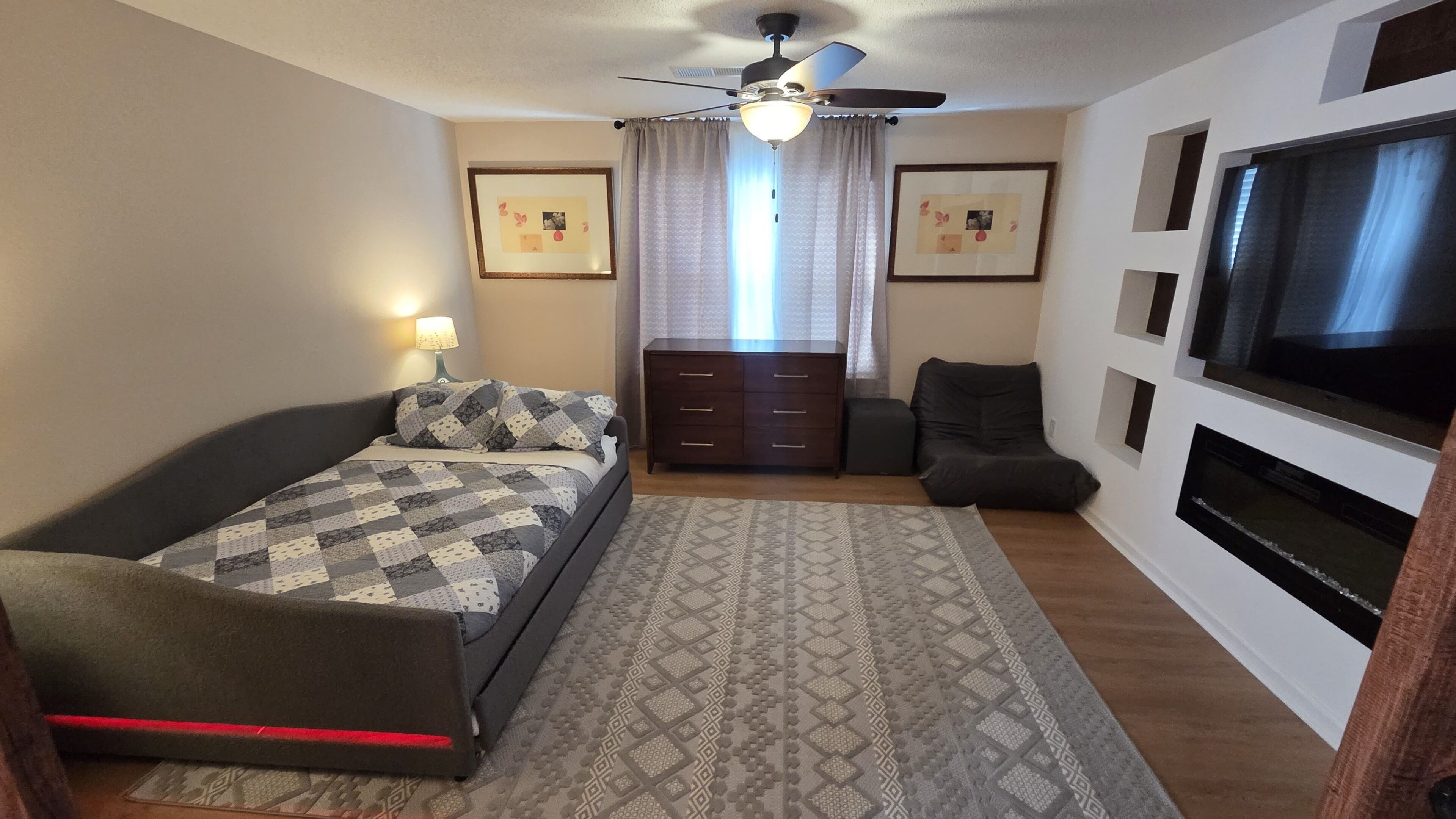 6 bedrooms, desk, iron/ironing board, free WiFi