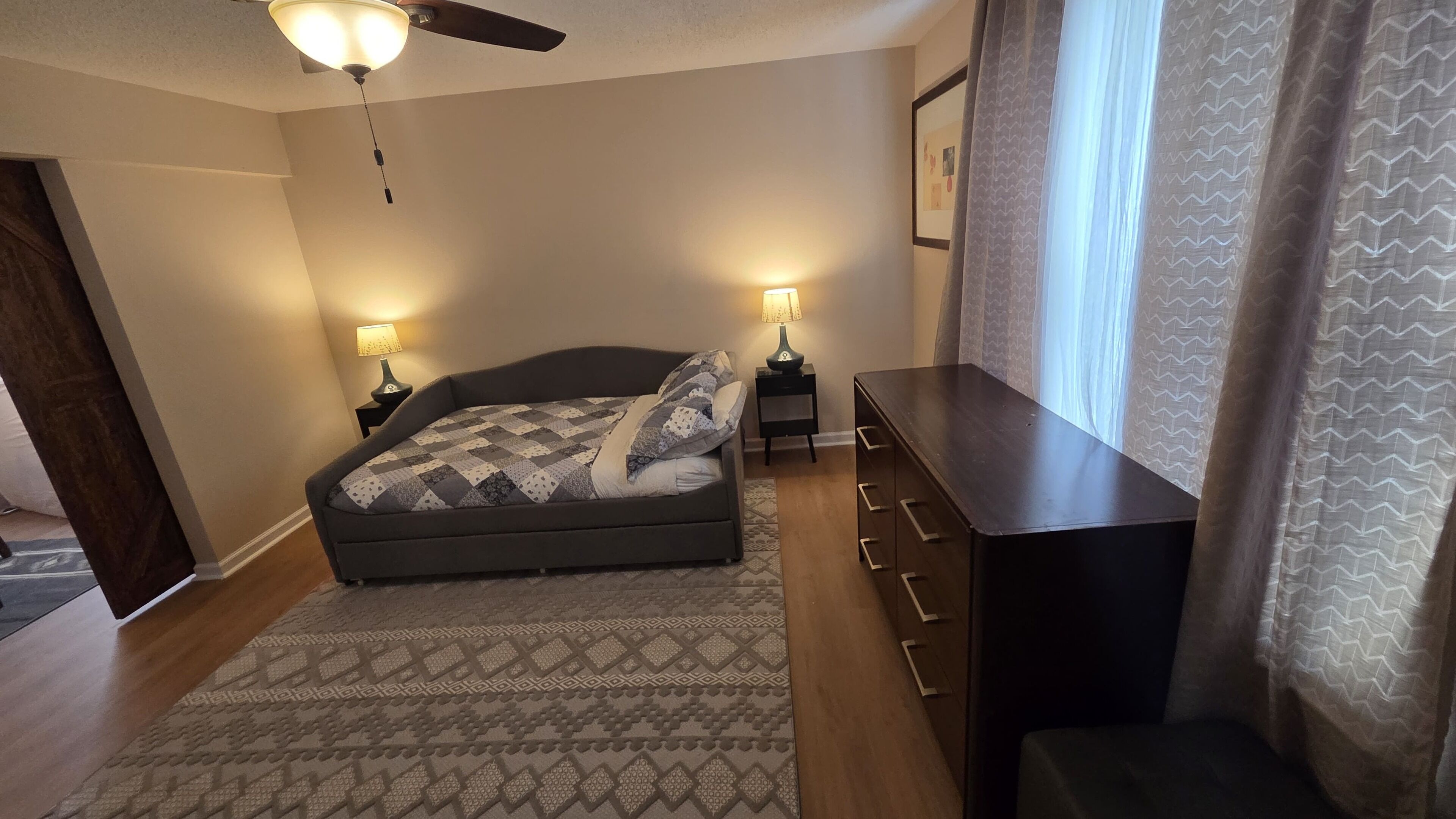 6 bedrooms, desk, iron/ironing board, free WiFi