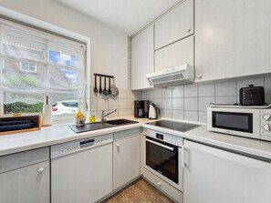 Mikrowelle, Ofen, Herdplatte, Geschirrspüler