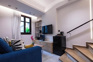 Suite, 2 Bathrooms, Sea View | Living area | 42-inch Smart TV with cable channels, computer, streaming services - My Luxury Downtown Vibe Suites (Rethymno)