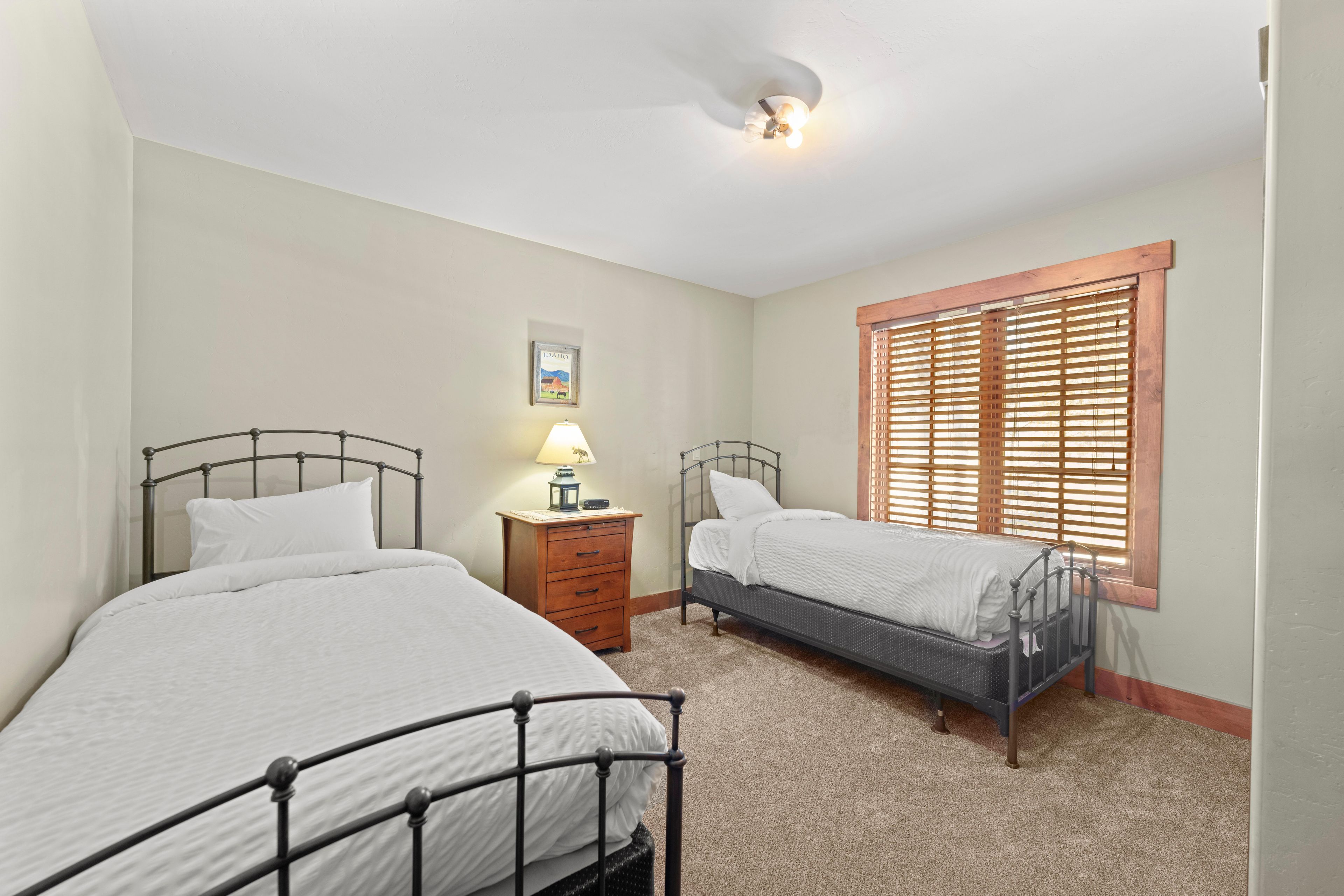 3 bedrooms, internet, bed sheets