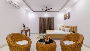 Deluxe villa, uitzicht op tuin | Een strijkplank/strijkijzer, gratis wifi