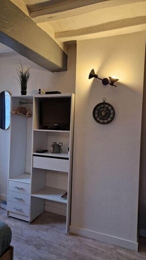 Interior - Le petit quai#studio#historic site (Chinon)