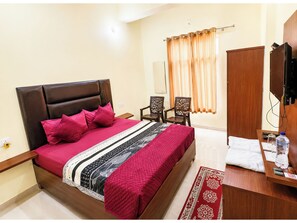 Hypo-allergenic bedding, desk, soundproofing, free WiFi - Hotel Shree Ramayanam Ayodhya (Ayodhya)