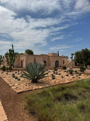 숙박 시설 구내