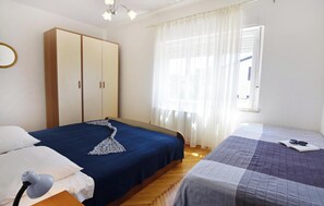 3 bedrooms, Internet, bed sheets - Quiet apartment with terrace (Umag)