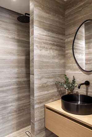 Appartement | Salle de bain | Séchoir à cheveux, serviettes fournies