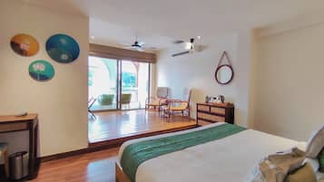 Premium-Zimmer, Balkon, Flussblick | Schreibtisch, laptopgeeigneter Arbeitsplatz, kostenloses WLAN