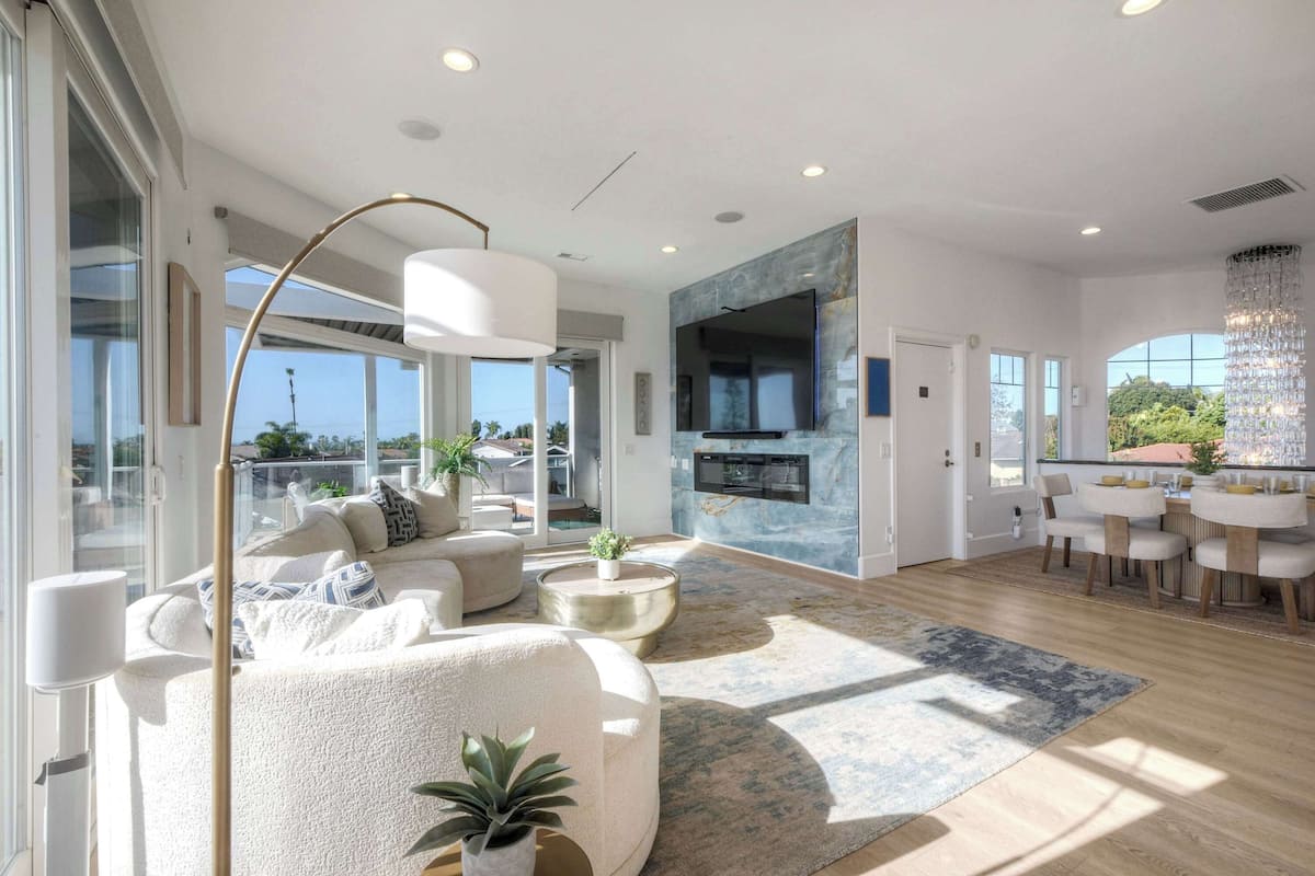 House, Multiple Beds, Patio, Beach View (Aqua Vista Carlsbad) | Living area