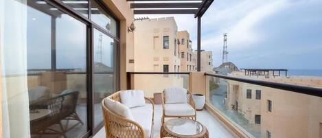 Villa, Balkon, Poolblick | UnterkunftsgelÀnde