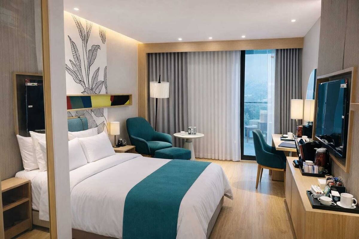 Premium-Doppelzimmer, 1 King-Bett, Balkon, Stadtblick | Zimmersafe, Schreibtisch, Bügeleisen/Bügelbrett, kostenloses WLAN