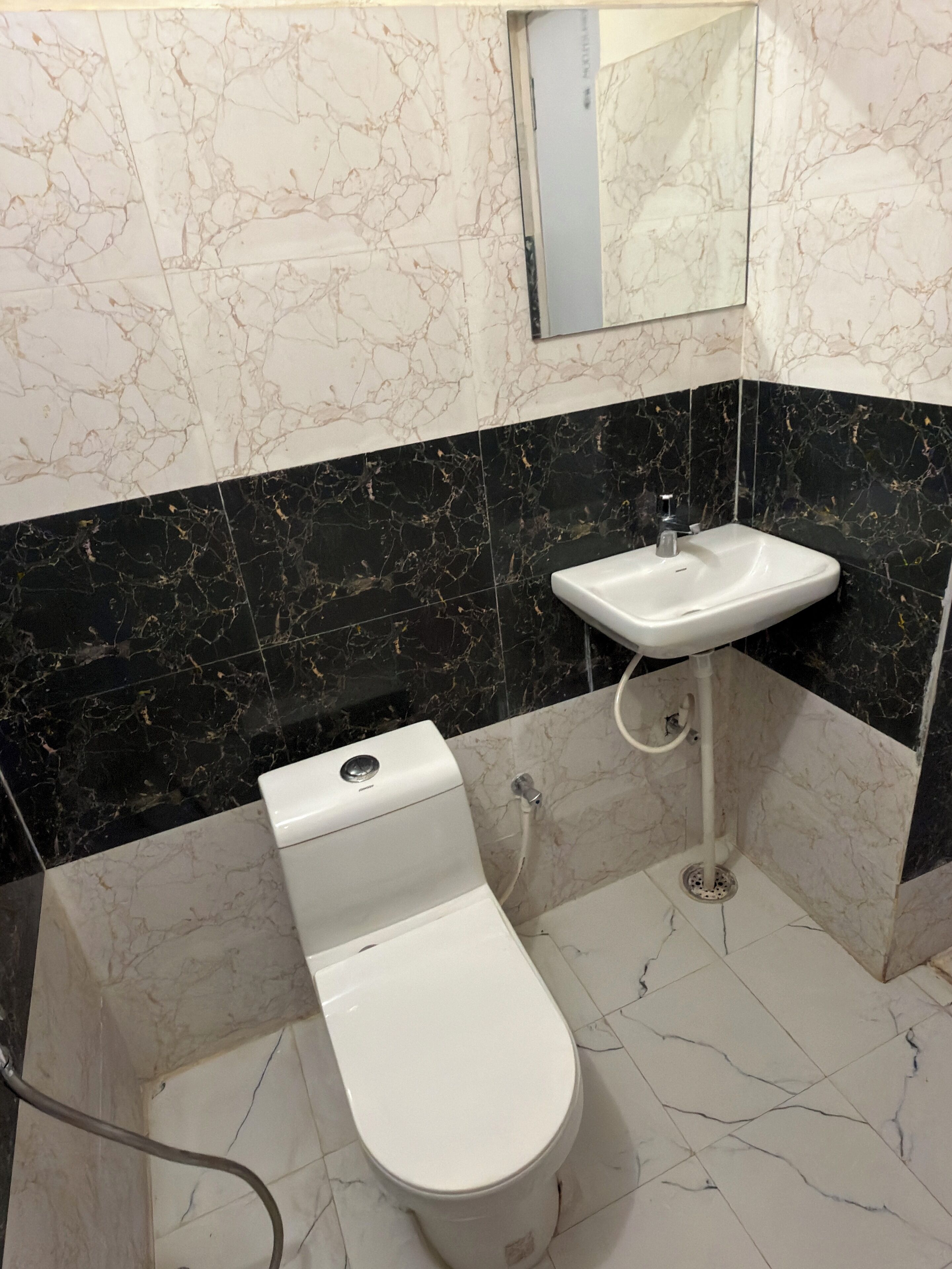 Ducha, artículos de tocador gratuitos, toallas, jabón