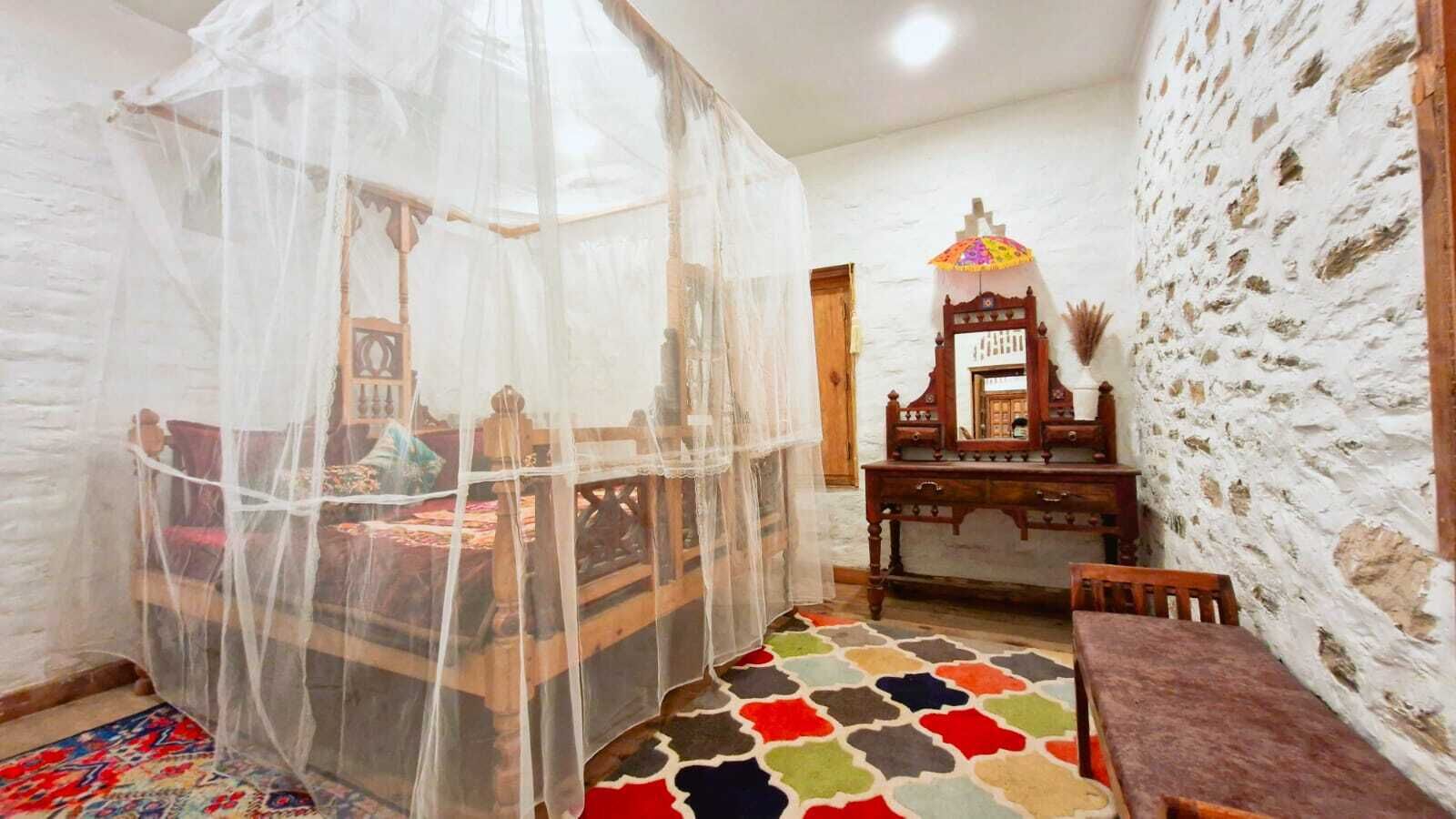 Laptop workspace, free WiFi