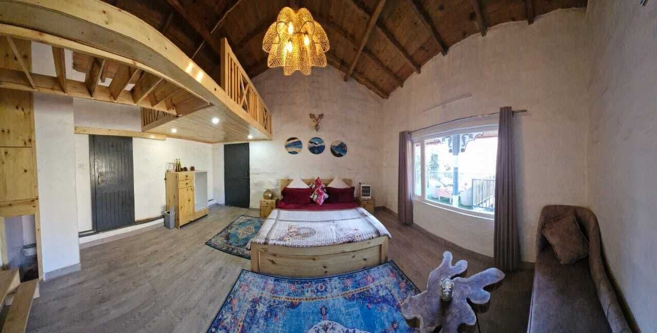 Mountain View Attic Suite | Laptop workspace, free WiFi