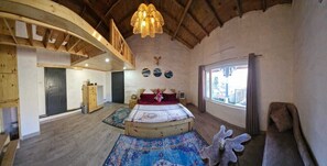Estudi en suite bàsic | Espai de treball apte per a portàtils i wifi gratuïta 