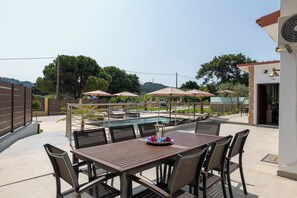 Outdoor dining - Anthi Luxury Residence- Rose (Ialisos)