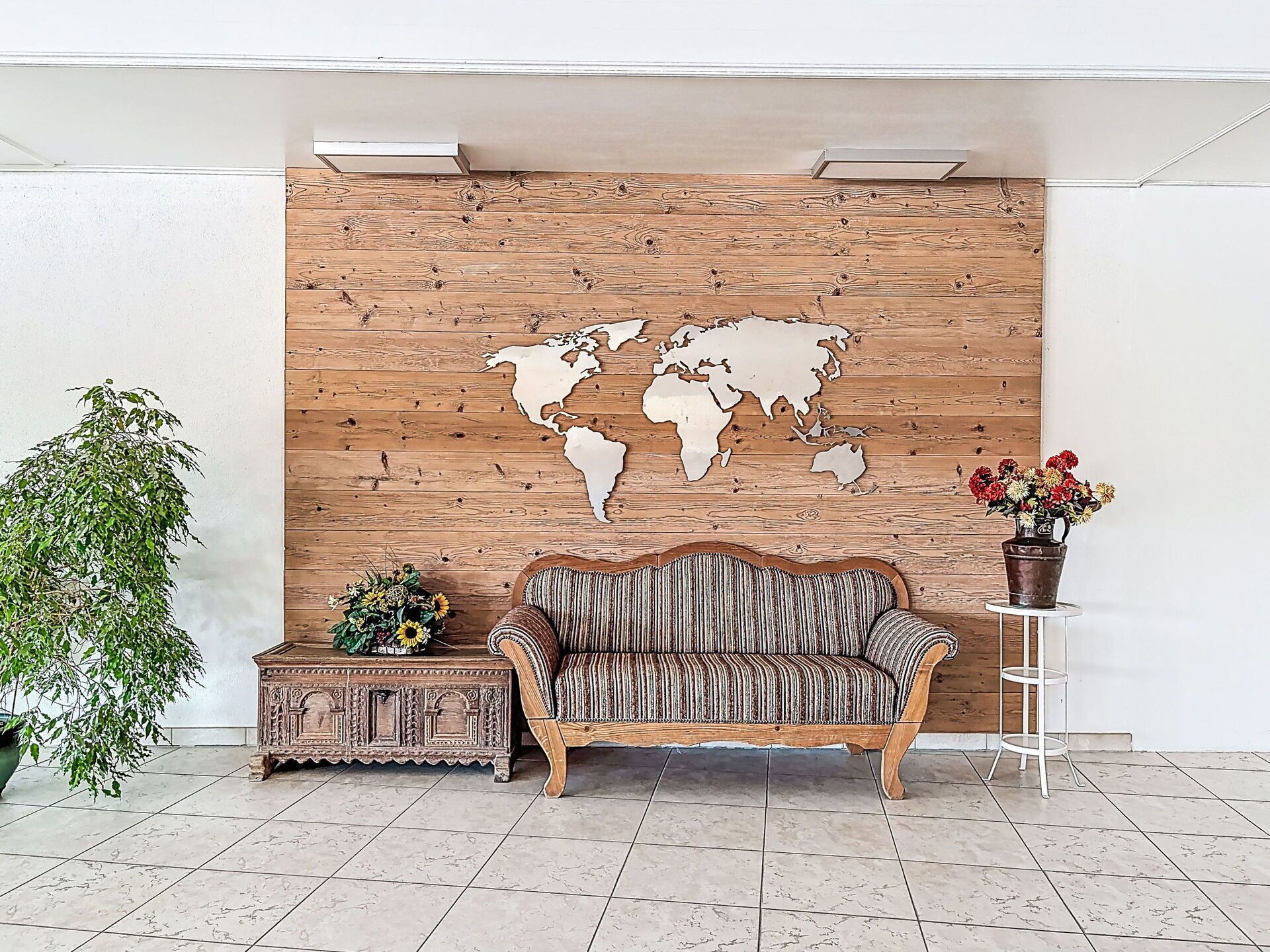 Meubles, Bois, Design Intérieur, Sol, Sol, Pièce, Salon, Chaise, Matériau Naturel, Tache De Bois