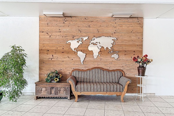 Meubles, Bois, Design Intérieur, Sol, Sol, Pièce, Salon, Chaise, Matériau Naturel, Tache De Bois