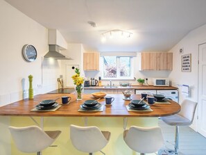 Mikroaaltouuni, uuni