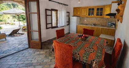 Saltos Apartment 2 - Pool Garden Getaway