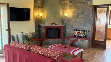 Villa | 4 bedrooms, Internet