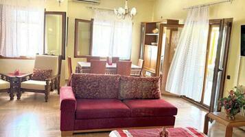 Villa | 4 bedrooms, Internet