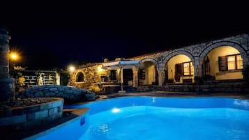 Villa | 4 bedrooms, Internet