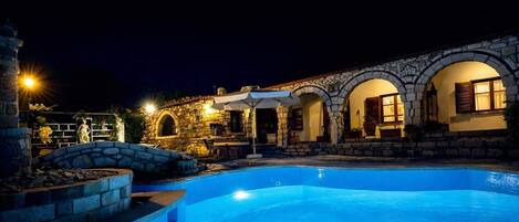 Villa | 4 bedrooms, Internet