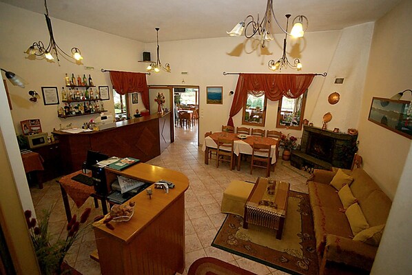 House - Orama Hotel - Lake Plastira Triple Suite (Lake Plastiras)
