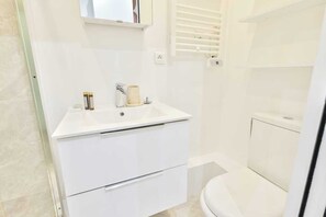 Bathroom - Charming Studio - 2P - Eiffel Tower (Paris)