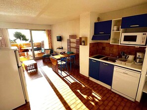 Fridge, microwave, dishwasher, coffee/tea maker - Apartment 6 people, sea view, unlimited Wi-Fi (Roquebrune-Cap-Martin)