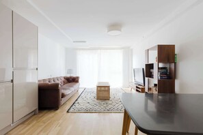 TV - Calming 2BDR Hideaway 25 Mins From Tower Bridge (Greater London)