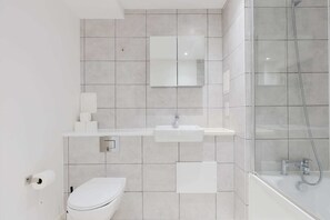 Shower, shampoo - Calming 2BDR Hideaway 25 Mins From Tower Bridge (Greater London)