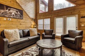 TV, fireplace, video games - Close to Gatlinburg, 3 bedroom, 2 bath, hot tub, pool table (Gatlinburg)